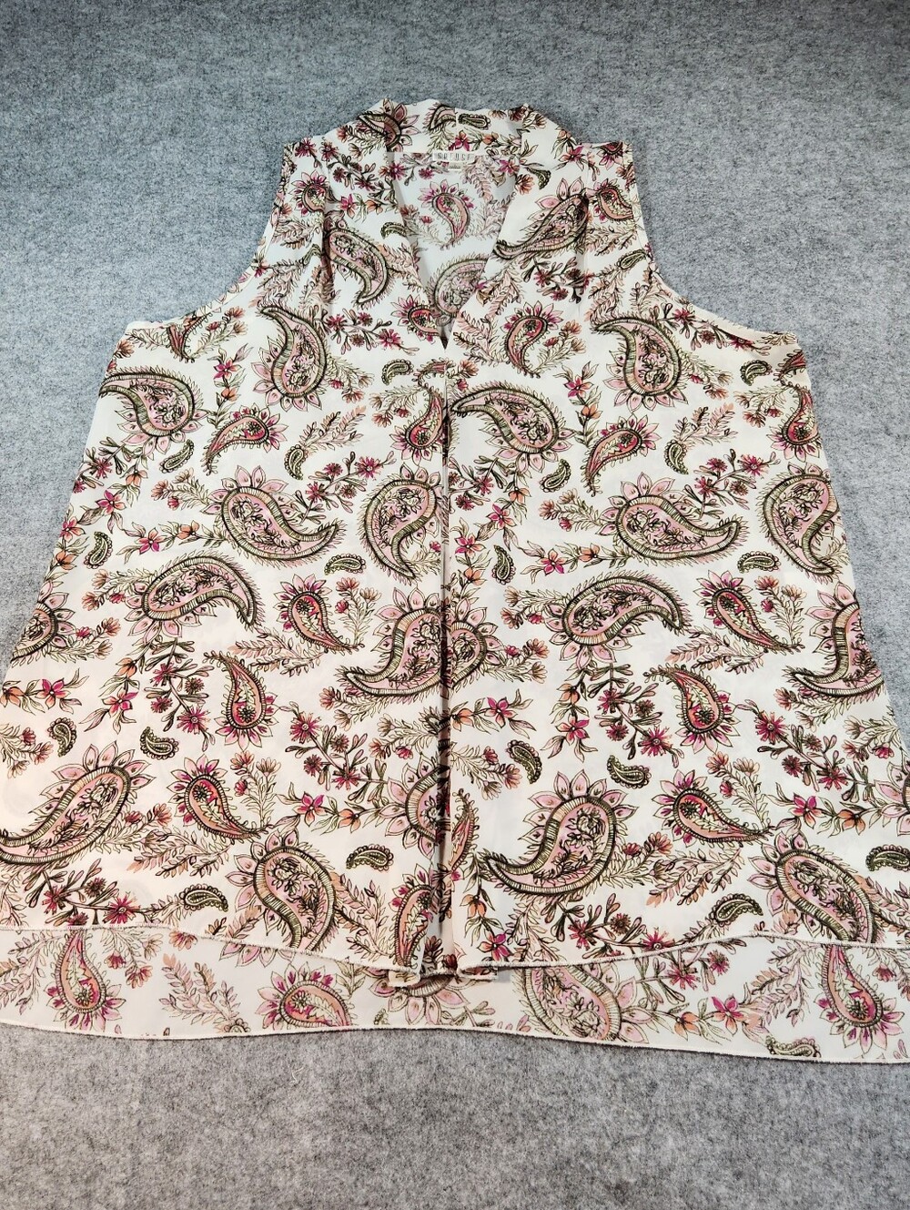 Spense Cream Paisley Sleeveless Blouse With A Front Pleat Size Large